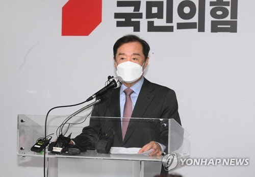 김병준 국민의힘 상임선대위원장이 26일 오전 서울 여의도 당사에서 기자간담회를 열고 취재진의 질문에 답하고 있다. 연합뉴스